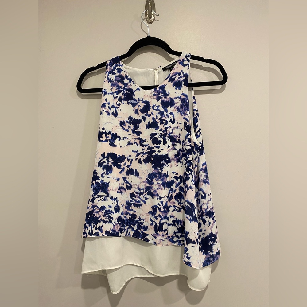 Floral Sleeveless Tank Top - Blue and White